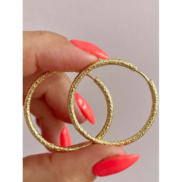 FRIIHOF+SIIG - GIA HOOPS BRUSHED (STOR) - GULDBELAGTE �RERINGE