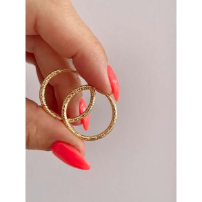 FRIIHOF+SIIG - GIA HOOPS BRUSHED (MELLEM) - GULDBELAGTE �RERINGE