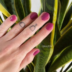 CND - VINYLUX - BRAZEN - NEGLELAK 