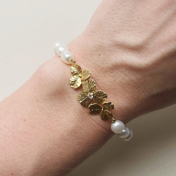 FRIIHOF+SIIG - NR. 2024039 - ARMBND - WHITE PEARL - GULDBELAGT